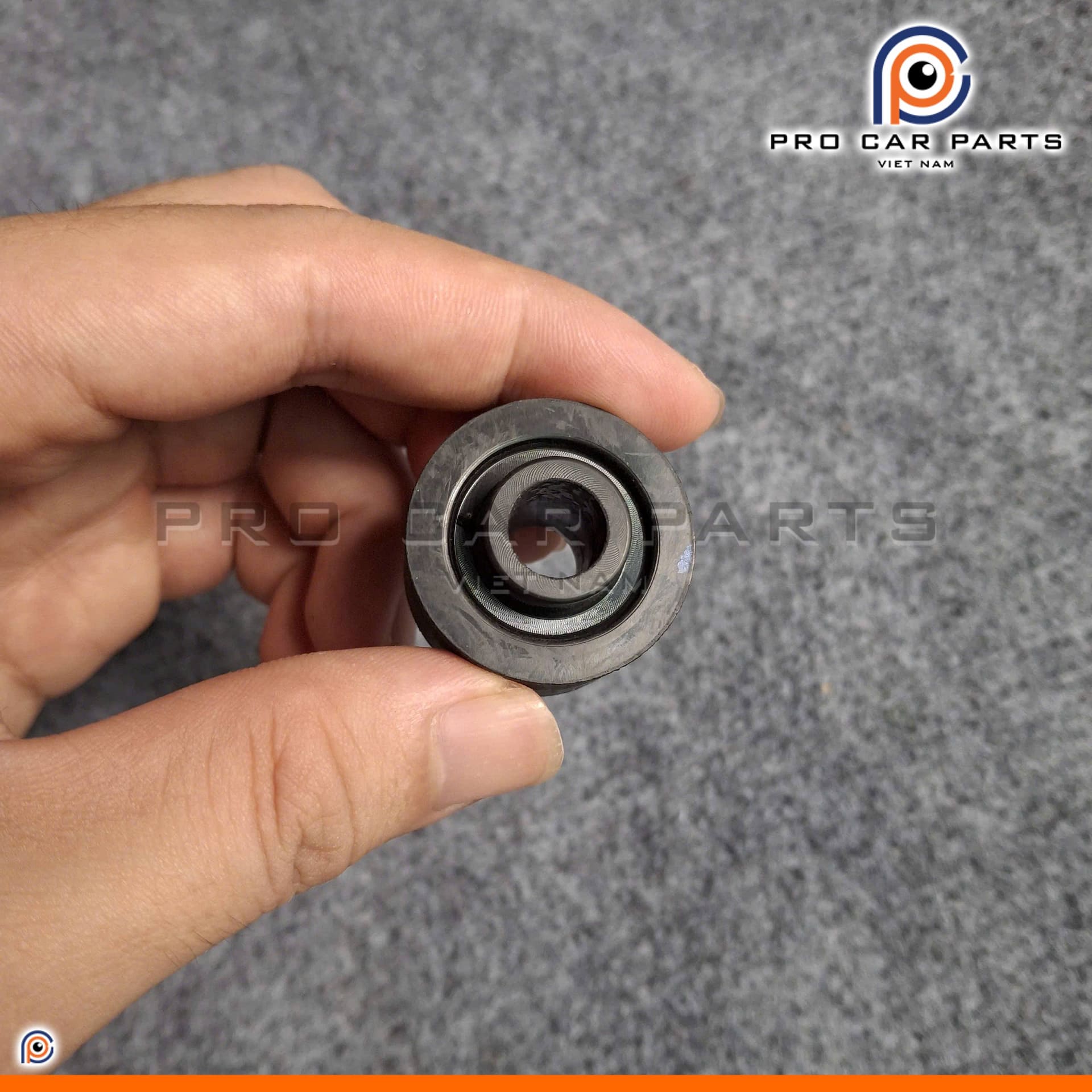 Cao su đệm phuộc sau trên Innova 2004-2016, Fortuner 2005-2015