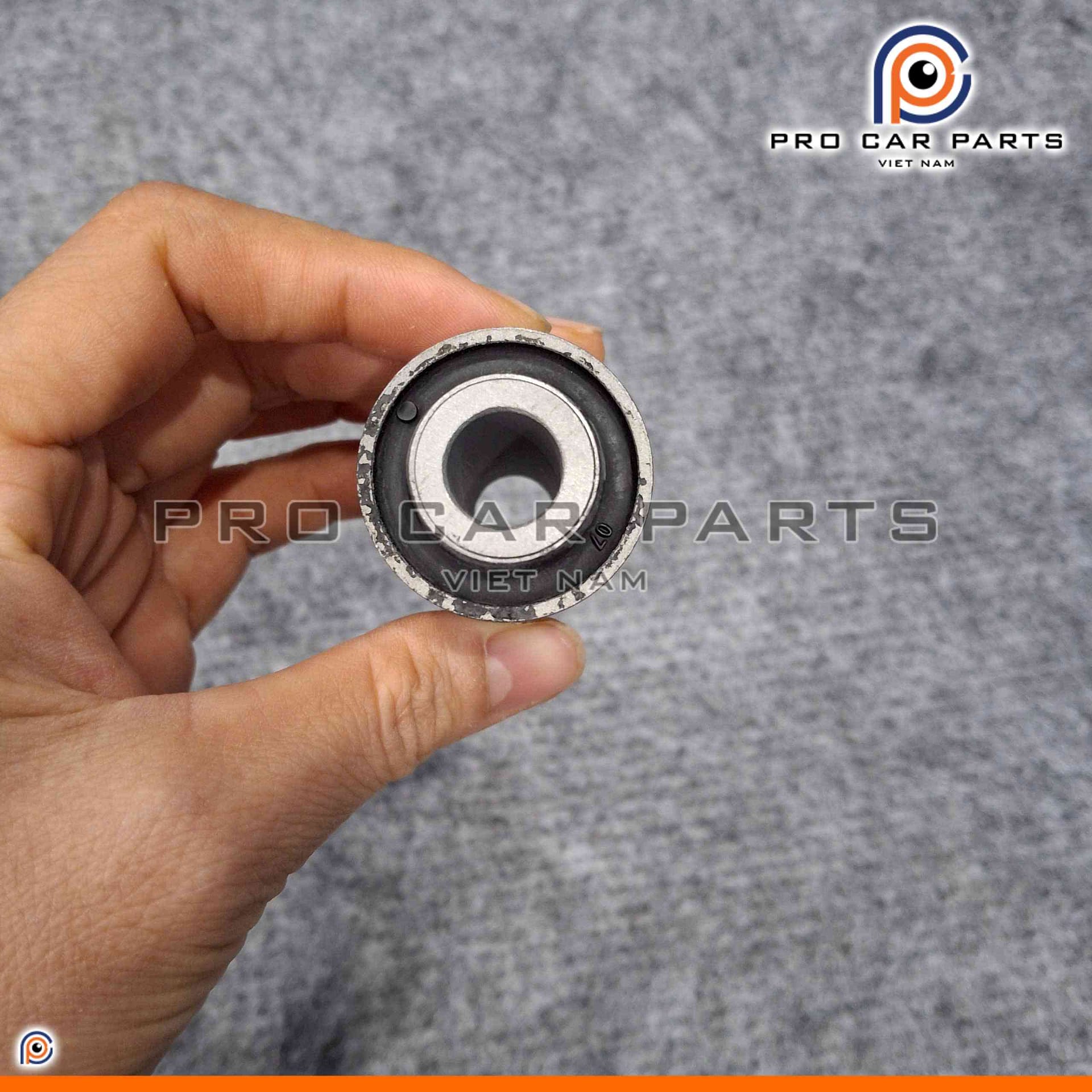Cao su càng I sau Mazda 3 2003-2013 (Bệ đỡ lò xo) - Cục phía trong
