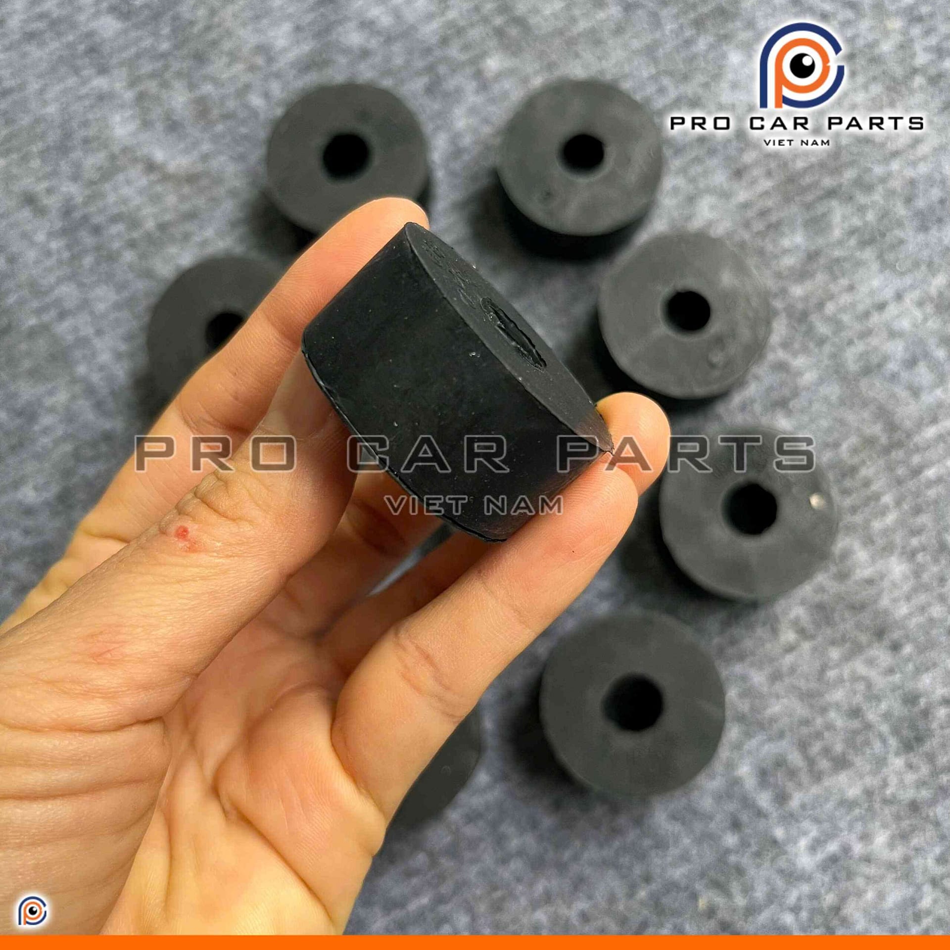 Cao su đệm phuộc trước Innova